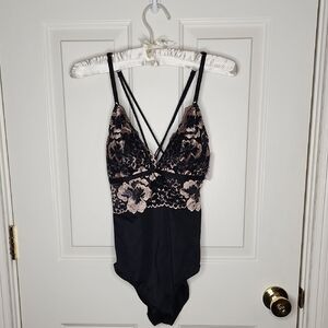 Auden Shimmer Lace Criss-Cross Straps V-Neck Bodysuit Retro Pinup Size S NWT